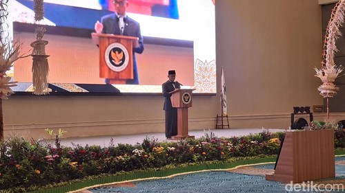 Wakil Menteri Haji dan Umrah Republik Indonesia, Dahnil Anzar Simanjuntak dalam acara Evaluasi Penyelenggaraan Ibadah Haji Khusus di Hotel Four Point by Sheraton, Ungasan, Kuta Selatan, Badung, Kamis (24/9/202). (Fabiola Dianira/detikBali)