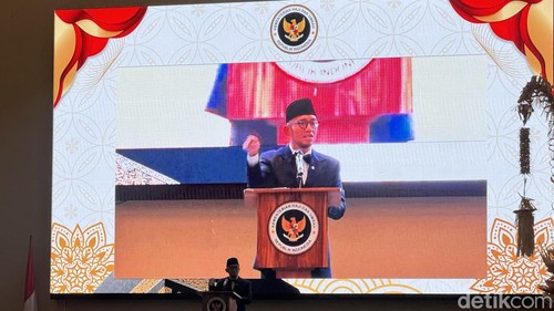 Wamen Haji dan Umrah, Dahnil Anzar Simanjuntak, memberikan sambutan saat Evaluasi Penyelenggaraan Ibadah Haji Khusus, di Hotel Four Points by Sheraton Bali, Ungasan, Badung, Kamis (24/9/2026).