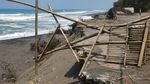 Abrasi Pantai Cangkring Putuskan Akses Jalan, Warga Bantul Harus Memutar