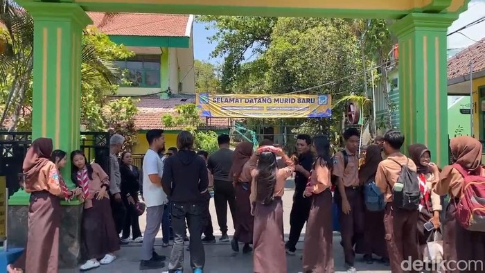 Aksi demo pelajar SMPN 18 Kota Malang