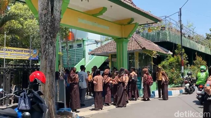 Aksi demo pelajar SMPN 18 Kota Malang