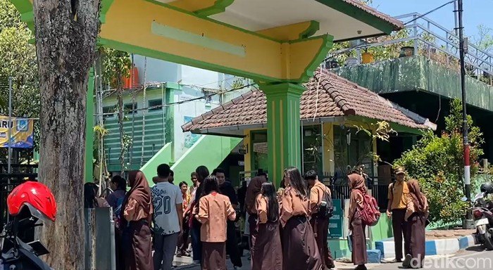 Aksi demo pelajar SMPN 18 Kota Malang