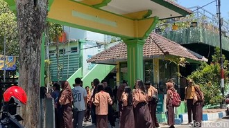 Eks Kepsek SMPN di Malang Diduga Aniaya Murid, Korban Capai 20 Orang