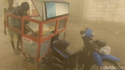 Asa Warga Pangkalan Bun Menyambung Hidup di Tengah Kabut Asap