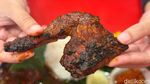 Sedap! Makan Ayam Bakar Celup dan Nasi Pedas Mang Asep di Bekasi