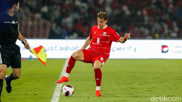 Pemain Timnas Indonesia Luke Vickery saat melakukan debut melawan Singapura di SUGBK, Jakarta, Jumat (25/9/2026).