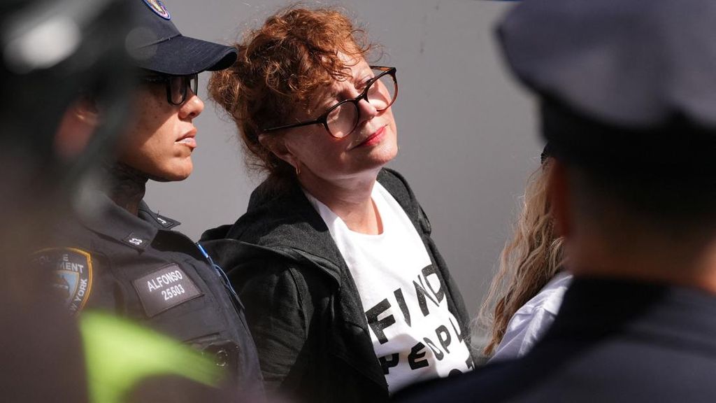 Video: Detik-detik Aktris Susan Sarandon Ditangkap saat Demo Anti-Netanyahu