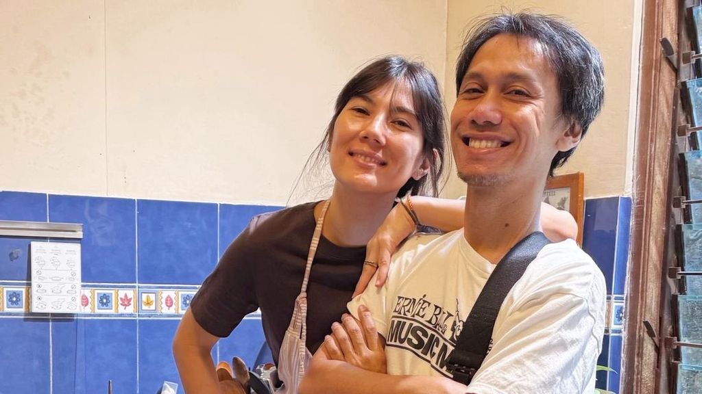 Ungkapan Syukur Sarah Diorita 17 Tahun Nikah dengan Eross Candra