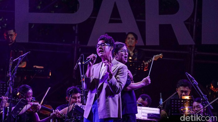 Erwin Gutawa memimpin pertunjukan “Musik Indonesia Lintas Era” pada hari pertama Pestapora di Gambir Expo JIExpo, Jakarta, Jumat (25/9/2026).