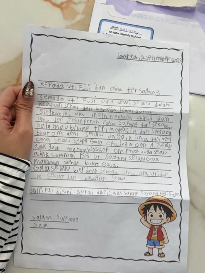 Fuji perlihatkan surat yang ditulis tangan oleh Gala Sky.