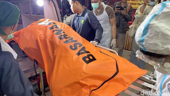 Jenazah korban KM Virgo Transport 8.