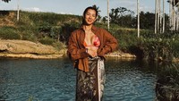 Meski begitu, Jennifer Bachdim tetap siap untuk pecah telur dalam lari maraton. Tapi, inilah aku! Perlengkapan lariku sudah siap; kondisinya memang tidak seperti yang kubayangkan saat akan menghadapi #VFM ini, tapi aku siap menaklukkanmu, @berlinmarathon, tulisnya. (Foto: dok Instagram jenniferbachdim)