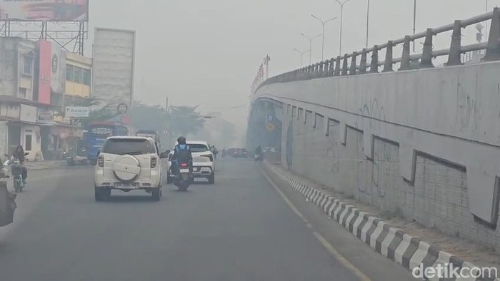 Kabut asap pekat selimuti Palembang