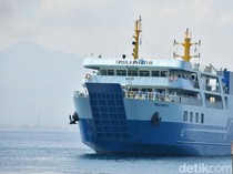Potret Kapal Jumbo Meluncur di Pelabuhan Ketapang-Gilimanuk