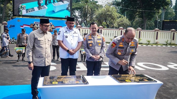 Kapolda Jabar, Irjen Pipit Rismanto, melakukan kunker ke Polres Bogor untuk memastikan penanganan Kamtibmas. Ia juga berikan bantuan dan resmikan gedung baru. (dok Istimewa)