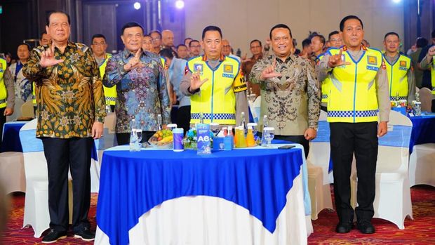Kapolri Jenderal Listyo Sigit Prabowo meluncurkan Sistem Pembayaran Denda Tilang melalui Digital Korlantas serta STNK Digital dalam rangka Hari Lalu Lintas Bhayangkara ke-71. Kapolri Jenderal Listyo Sigit Prabowo meluncurkan Sistem Pembayaran Denda Tilang melalui Digital Korlantas serta STNK Digital dalam rangka Hari Lalu Lintas Bhayangkara ke-71.