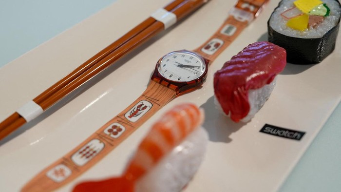 A vintage Swatch watch from 2001 “Sushi Appetizer Watch” on a display tray with 3 sushi magnets, and branded chopsticks, estimated between 60 and 70 CHF, is displayed ahead of the end of an online sale of 1,200 models from the Swiss watchmaker organised by Lausanne-based auction house Arteal, in Lausanne, Switzerland, September 23, 2026. REUTERS/Cecile Mantovani
