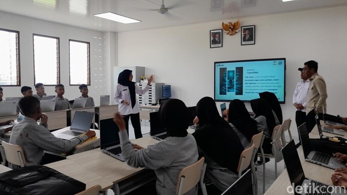 Kunjungan Bakom RI ke Sekolah Rakyat Terintegrasi 2 Medan. (Rechtin Hani Ritonga/detikSumut)