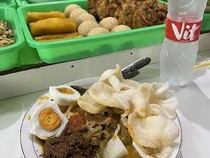 Makan Enak di Pasar Tebet Barat, 7 Tempat Ini Jadi Langganan Warlok!