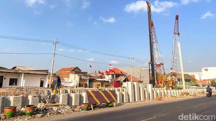 Melihat Progres Pelebaran Jalan Wiyung-Menganti