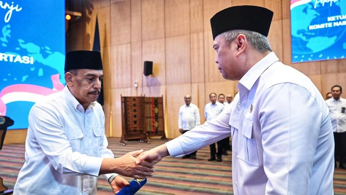 Menteri Perhubungan (Menhub), Dudy Purwagandhi, resmi melantik ketua dan anggota Komite Nasional Keselamatan Transportasi (KNKT) untuk periode 2026-2030, Jumat (25/9/2026).