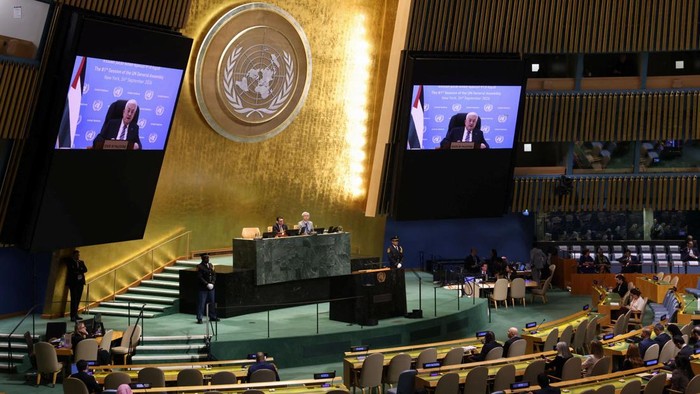 Presiden Palestina Mahmoud Abbas berpidato via rekaman video yang ditayangkan di ruang Sidang Umum PBB, dengan podium tmapak kosong (REUTERS/Caitlin Ochs) 