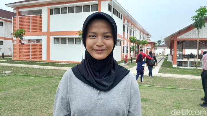 Hana Maliha (15) seorang siswi kelas X di Sekolah Rakyat Terintegrasi (SRT) 2 Medan.
