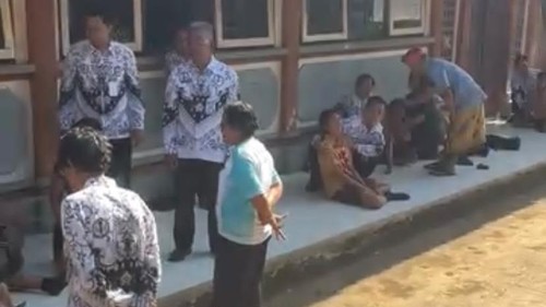 Tangkapan layar siswa SMPN 3 Manggis kesurupan, Jumat (25/9/2026).
