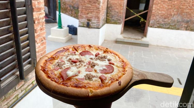 Spesial! Makan Pizza hingga Cordon Bleu di Benteng Abad ke-19