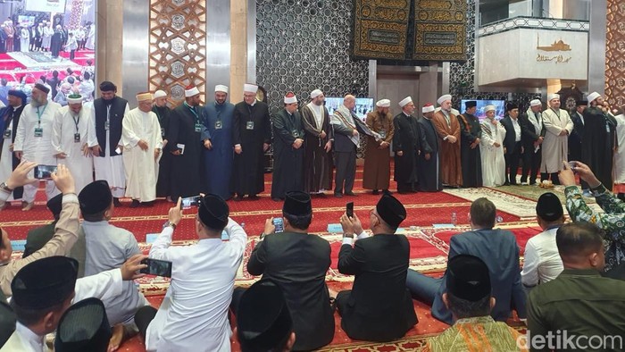 ulama dan imam besar dari 39 negara salat Jumat di Masjid Istiqlal ulama dan imam besar dari 39 negara salat Jumat di Masjid Istiqlal, Jakarta, Jumat (25/9/2026)