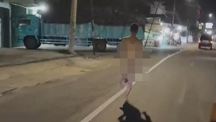 Viral pria diduga stres berlari tanpa busana di Lubuklinggau.