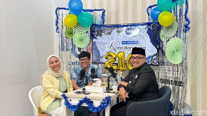 Wali Kota Bandung M Farhan Saat Live Sekilas Jabar di detikJabar