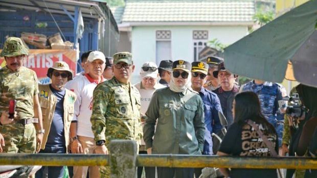 Wali Kota Kendari Siska Karina Imran gaungkan program ASRI lewat Karya Bhakti dalam rangka HUT TNI. Wali Kota Kendari Siska Karina Imran gaungkan program ASRI lewat Karya Bhakti dalam rangka HUT TNI.