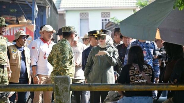 Wali Kota Kendari Siska Karina Imran gaungkan program ASRI lewat Karya Bhakti dalam rangka HUT TNI. Wali Kota Kendari Siska Karina Imran gaungkan program ASRI lewat Karya Bhakti dalam rangka HUT TNI.
