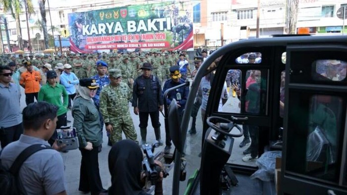 Wali Kota Kendari Siska Karina Imran gaungkan program ASRI lewat Karya Bhakti dalam rangka HUT TNI.
