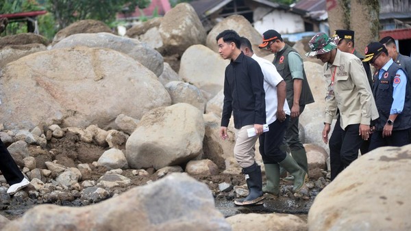 Wapres Gibran Tinjau Lokasi Banjir Bandang di Solok