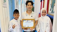 Setelah dikhitan, Willie Salim mendapatkan sertifikat. Derry Sulaiman kepada detikcom sempat menjelaskan alasan Willie Salim khitan. Dia berkhitan dengan alasan lagi proses belajar Islam. Sekarang kan lagi belajar Al-Quran, belajar salat. Kan dia tahunya kalau orang salat ya itu kan harus bersih dari najis, dari semuanya, maka dia mau khitan, kata Derry Sulaiman kepada detikcom. Foto: Instagram @willie27_