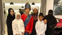 Willie Salim bakal diarak keliling dengan memakai tandu sisingaan. Aku bikin aja, surprise aja. Ya kayak punya anak, anak lagi disunat kan kita pengin bikin senang anak, terang Ustaz Derry Sulaiman. Foto: Instagram @willie27_