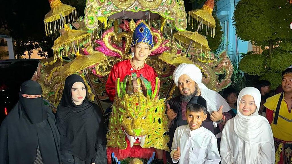 Willie Salim Diarak Keliling Usai Khitan pada Usia 24 Tahun