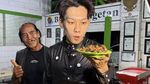 Willie Salim Suka Kulineran Bareng Ustadz Derry hingga Berbagi Makanan