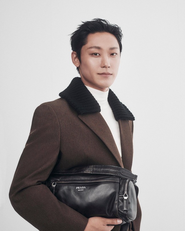 Tak ketinggalan ada bintang drama Korea The Glory Lee Do Hyun yang diundang sebagai perwakilan Prada di Milan Fashion Week sejak tahun lalu. Foto: Dok. X
