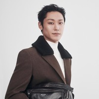 Tak ketinggalan ada bintang drama Korea The Glory Lee Do Hyun yang diundang sebagai perwakilan Prada di Milan Fashion Week sejak tahun lalu. Foto: Dok. X