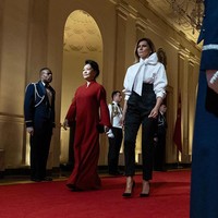 Foto: Melania Trump Dobrak Tradisi, Peng Liyuan Tampil Klasik di State Dinner