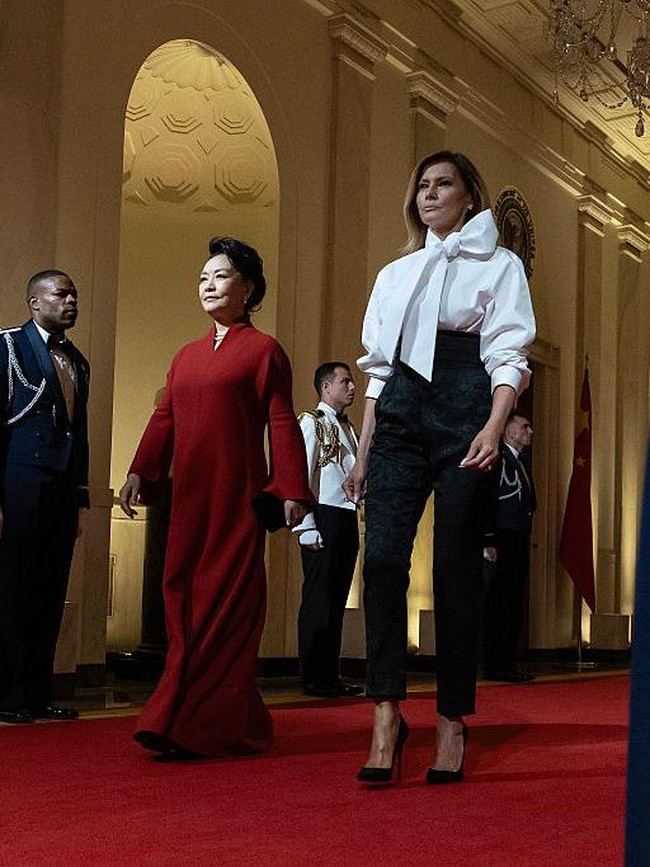 Foto: Melania Trump Dobrak Tradisi, Peng Liyuan Tampil Klasik di State Dinner