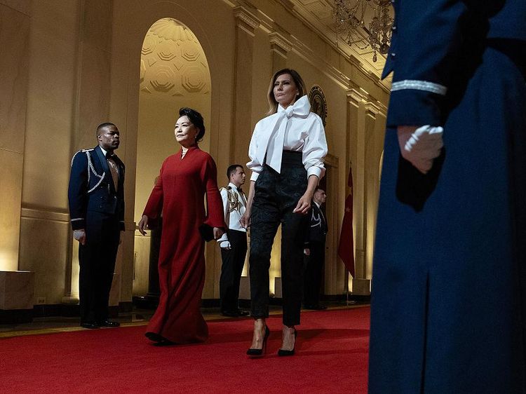 Foto: Melania Trump Dobrak Tradisi, Peng Liyuan Tampil Klasik di State Dinner