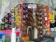 Viral Pernikahan Gen Z, Menu Makanannya Unik: Jajanan SD Hingga ala Warung