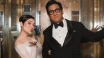 Gaya Kocak Andre Taulany-Amanda Rigby Berpose di Lift