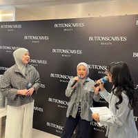 Buttonscarves Beauty Merilis Eau de Parfum dengan Hiasan Monogram