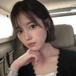 Pilih IU Rambut Pendek atau Panjang, UAENA?