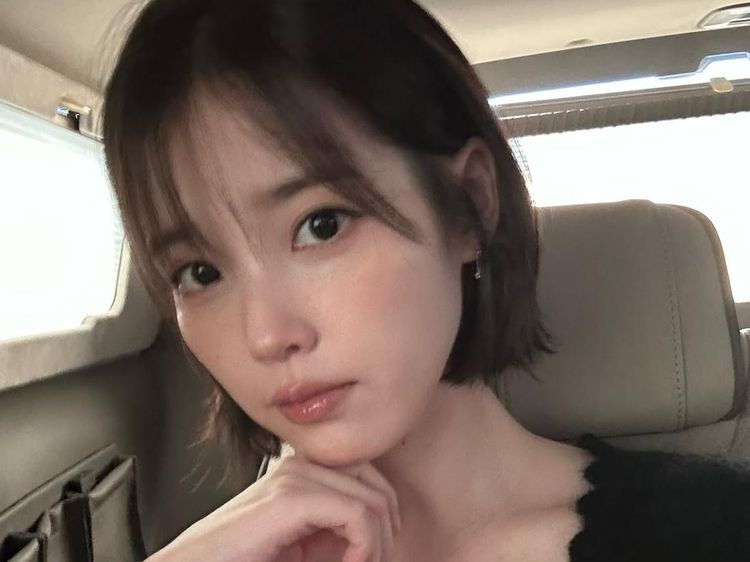 Pilih IU Rambut Pendek atau Panjang, UAENA?